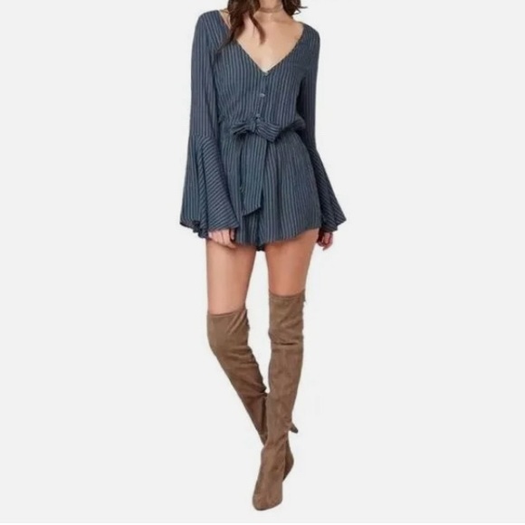 Billabong sitting pretty romper medium NWT - Picture 2 of 4